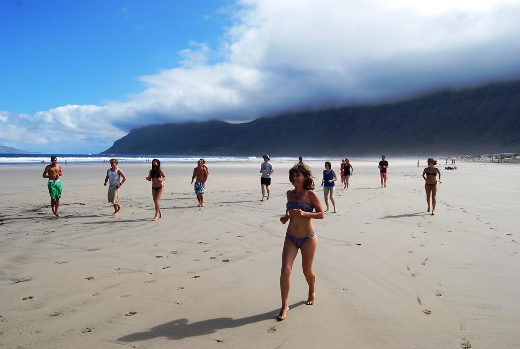 Hostel Red Star Surf&Yoga Camp Lanzarote Famara Exterior foto
