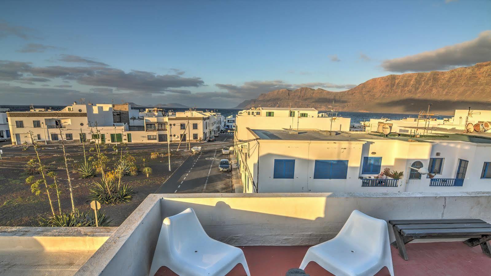 Hostel Red Star Surf&Yoga Camp Lanzarote Famara Exterior foto