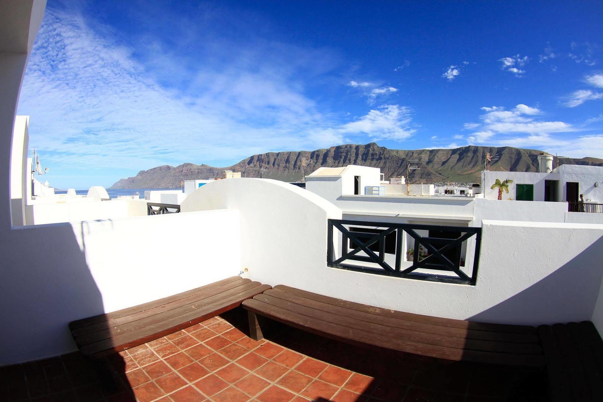 Hostel Red Star Surf&Yoga Camp Lanzarote Famara Exterior foto