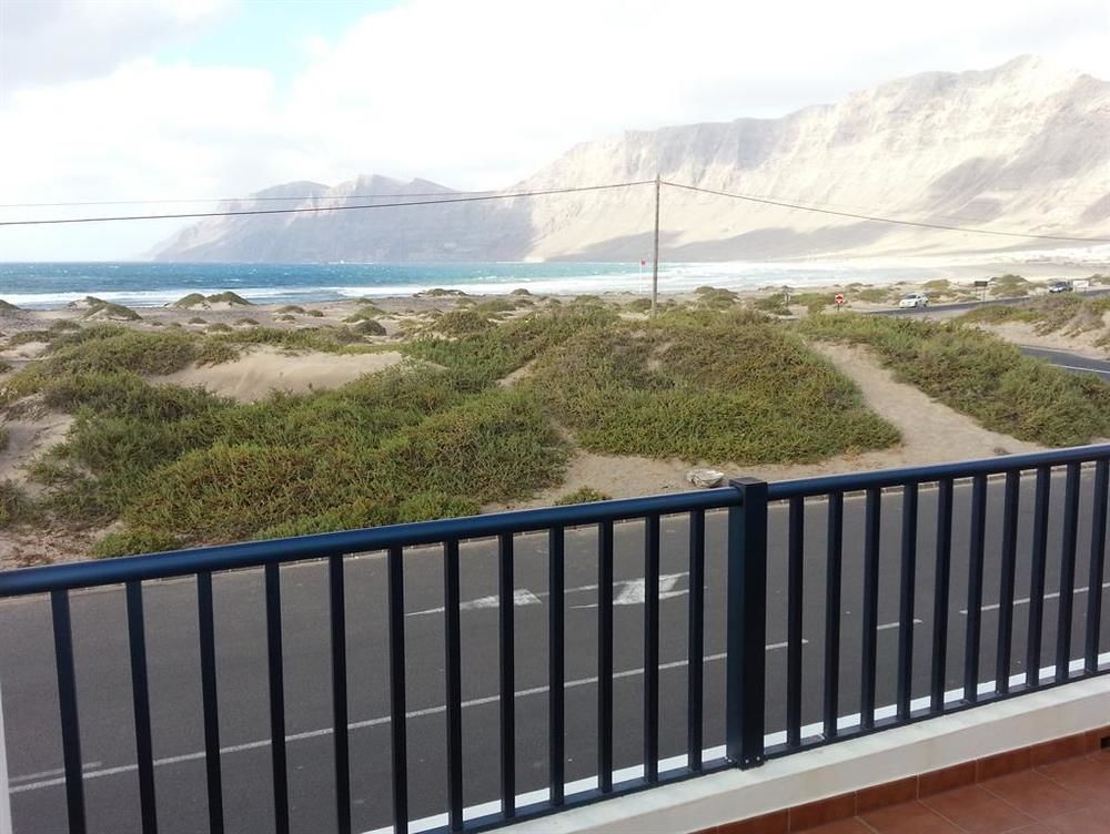 Hostel Red Star Surf&Yoga Camp Lanzarote Famara Exterior foto